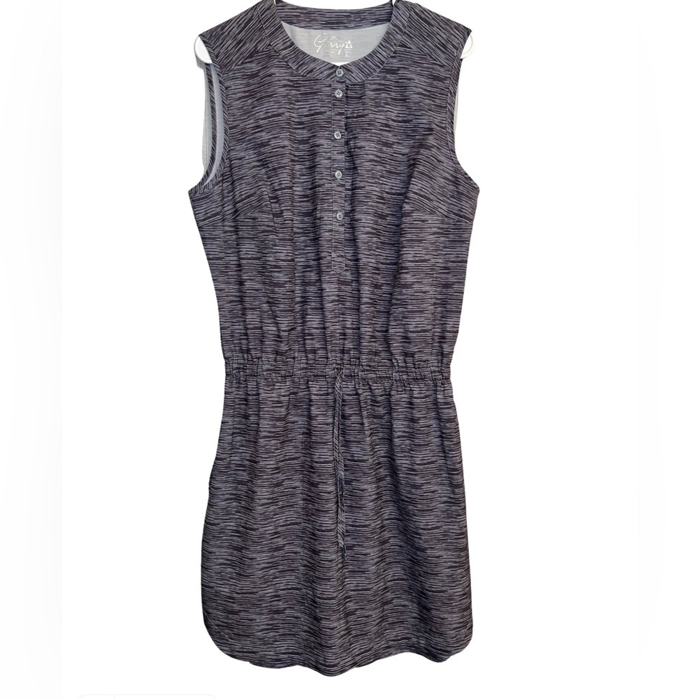 Woman’s active dress with pockets